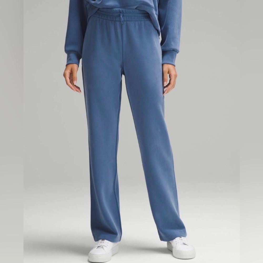 Lululemon Softstreme High-Rise Pant *Regular
Pitch Blue